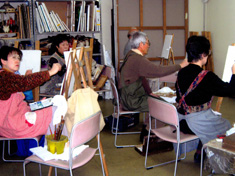 子供から大人まで楽しい環境のもとで自由に自分の感性を表現してみませんか?